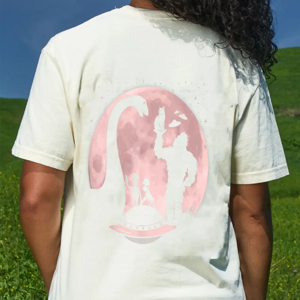Bigfoot Loch Ness Monster Sasquatch Cat Ufo Funny Aliens T-Shirt - Cream